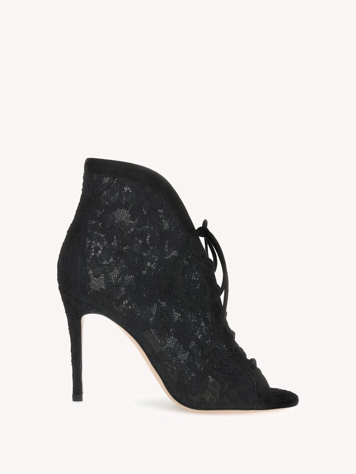 CLAUDIA BOOTIE