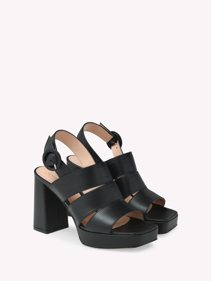 LYONNE image number 2