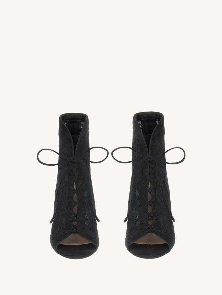 CLAUDIA BOOTIE