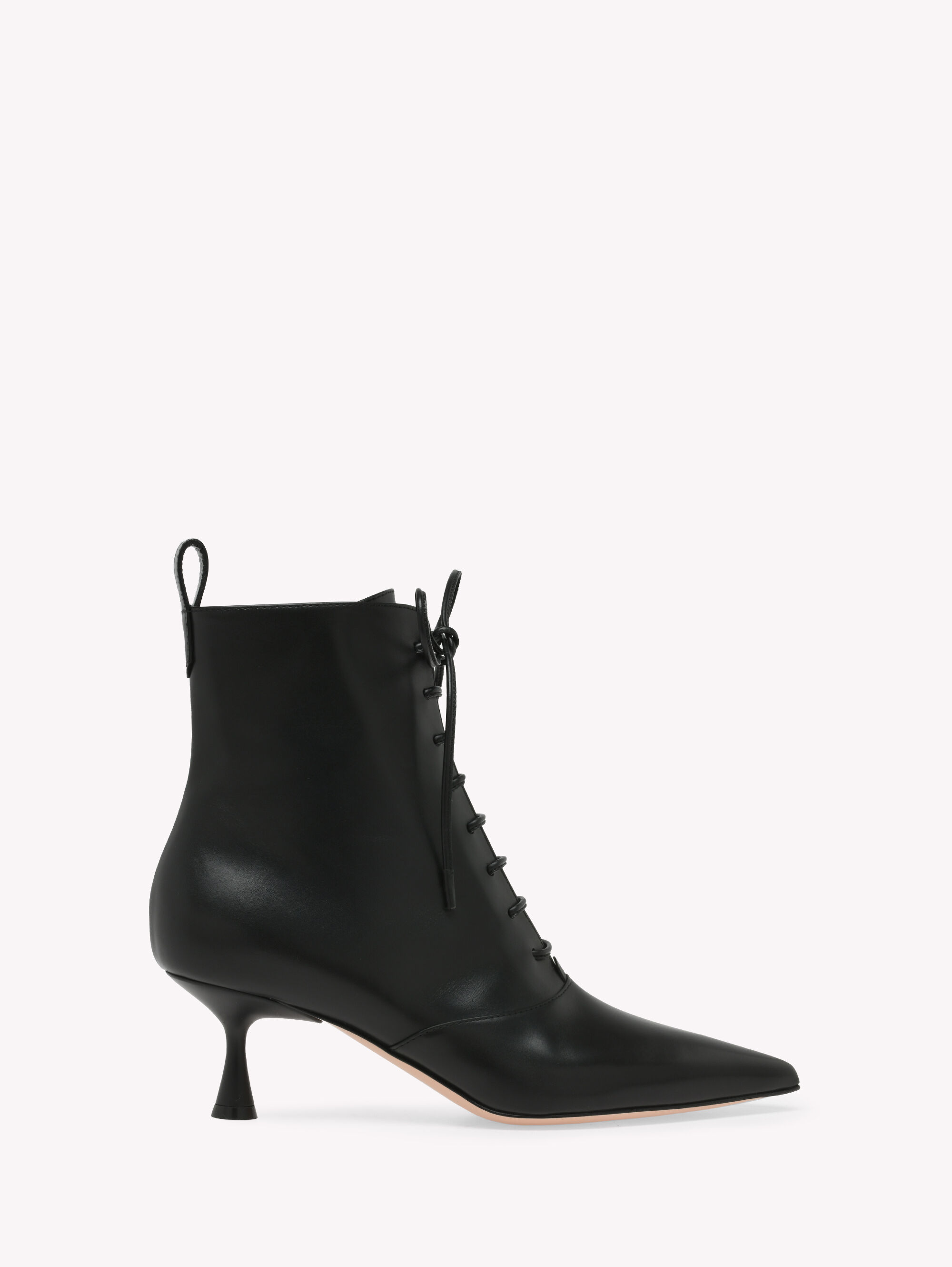 【Gianvito Rossi】ショート ブーツ スムース ポインテッドトゥ ポインテッドトゥプラットフォームストレッチショートブーツ