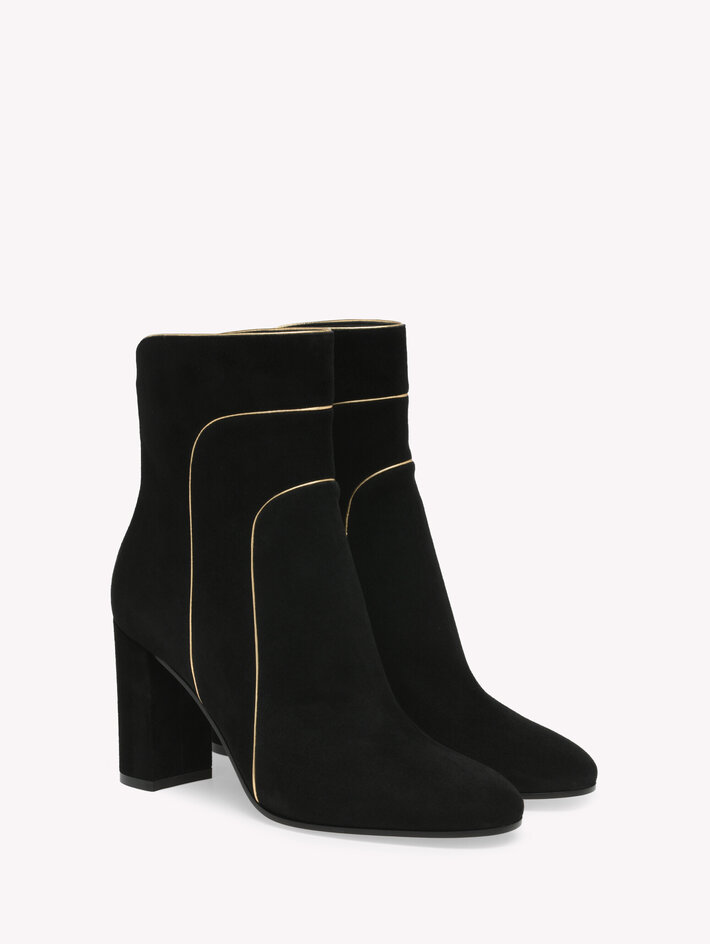 JULIETTE BOOTIE