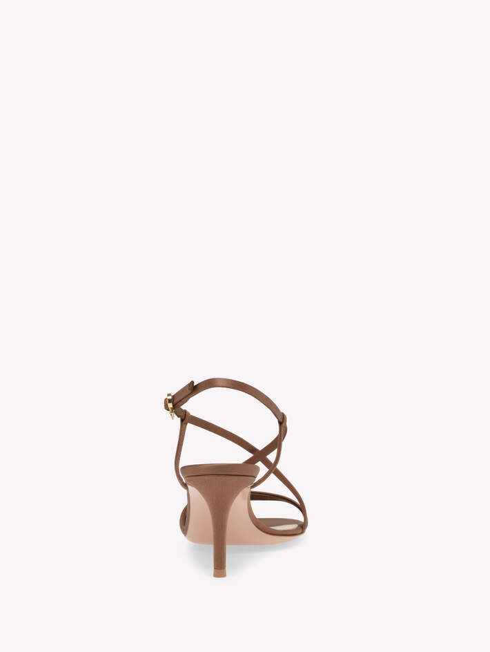 LARISSE 70 image number 4