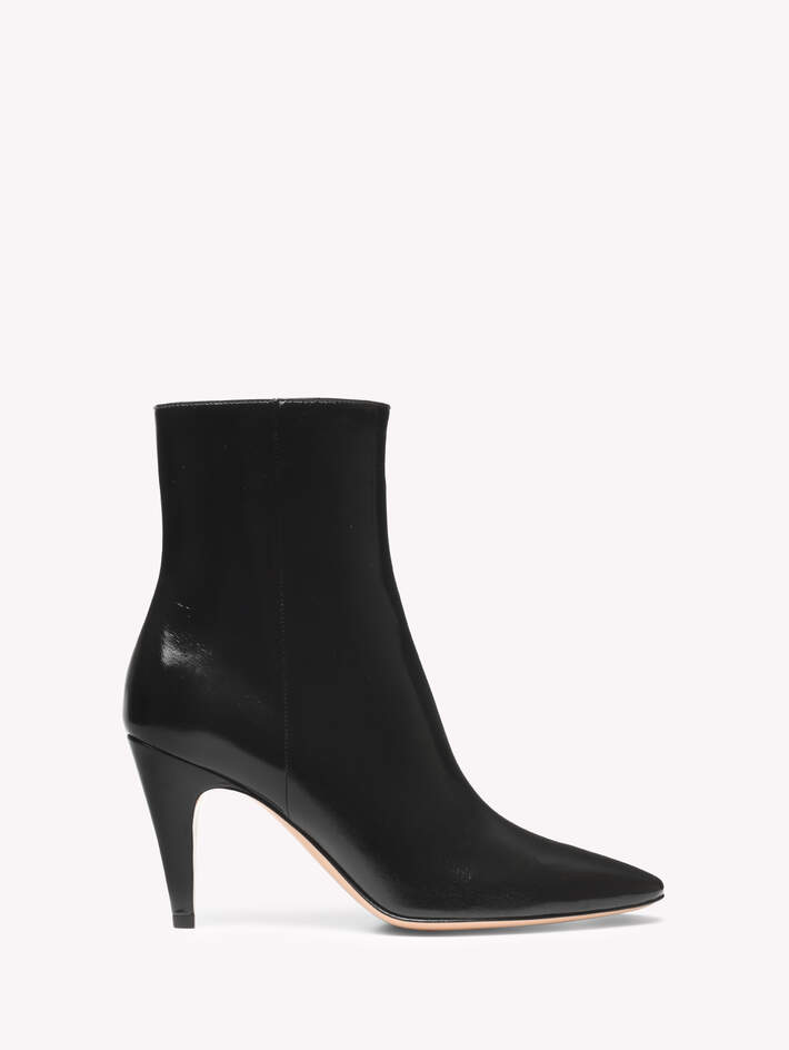 AMELIA BOOTIE