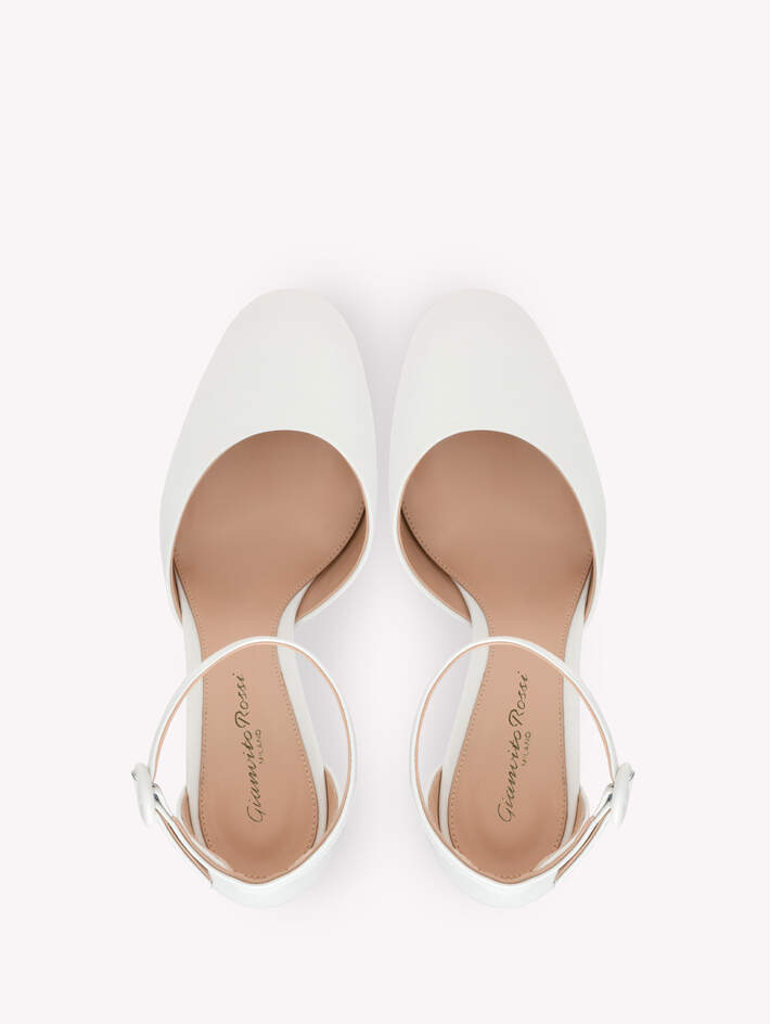 HOLLY D'ORSAY image number 3