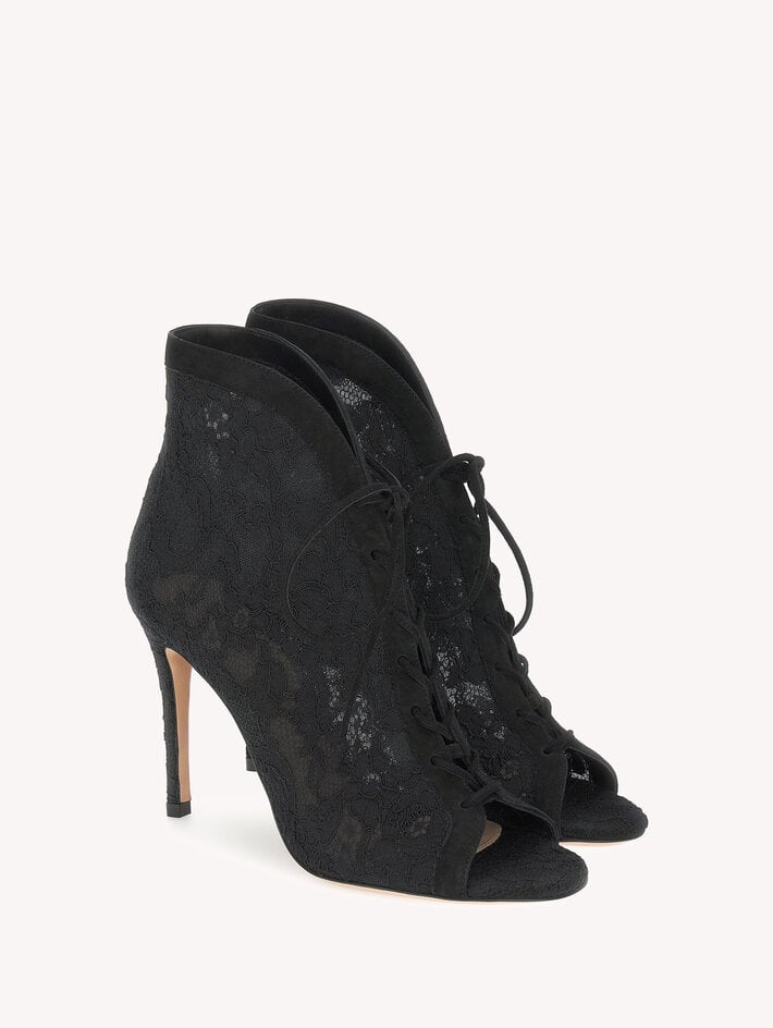 CLAUDIA BOOTIE