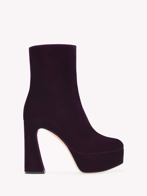 HOLLY BOOTIE