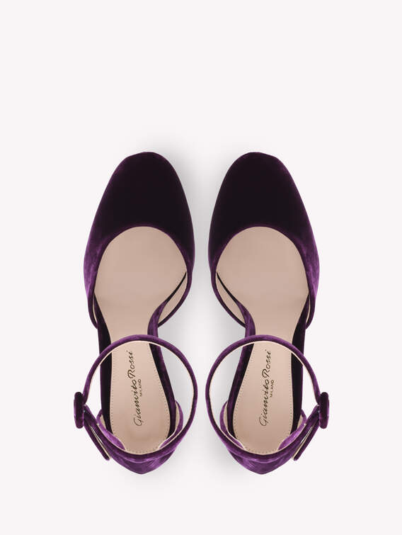 HOLLY D'ORSAY image number 3