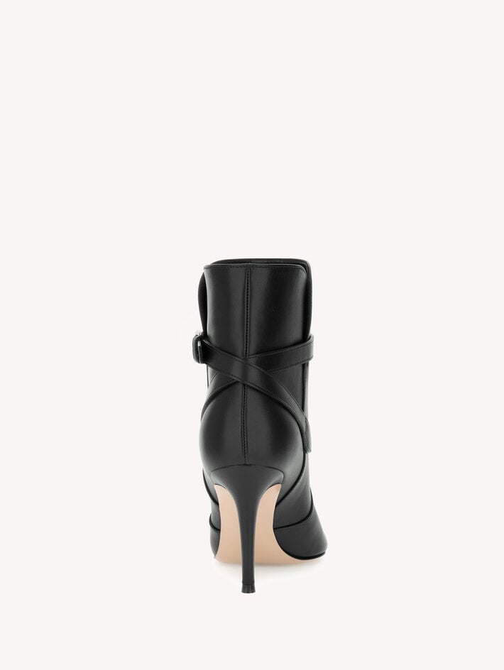 MILEY BOOTIE