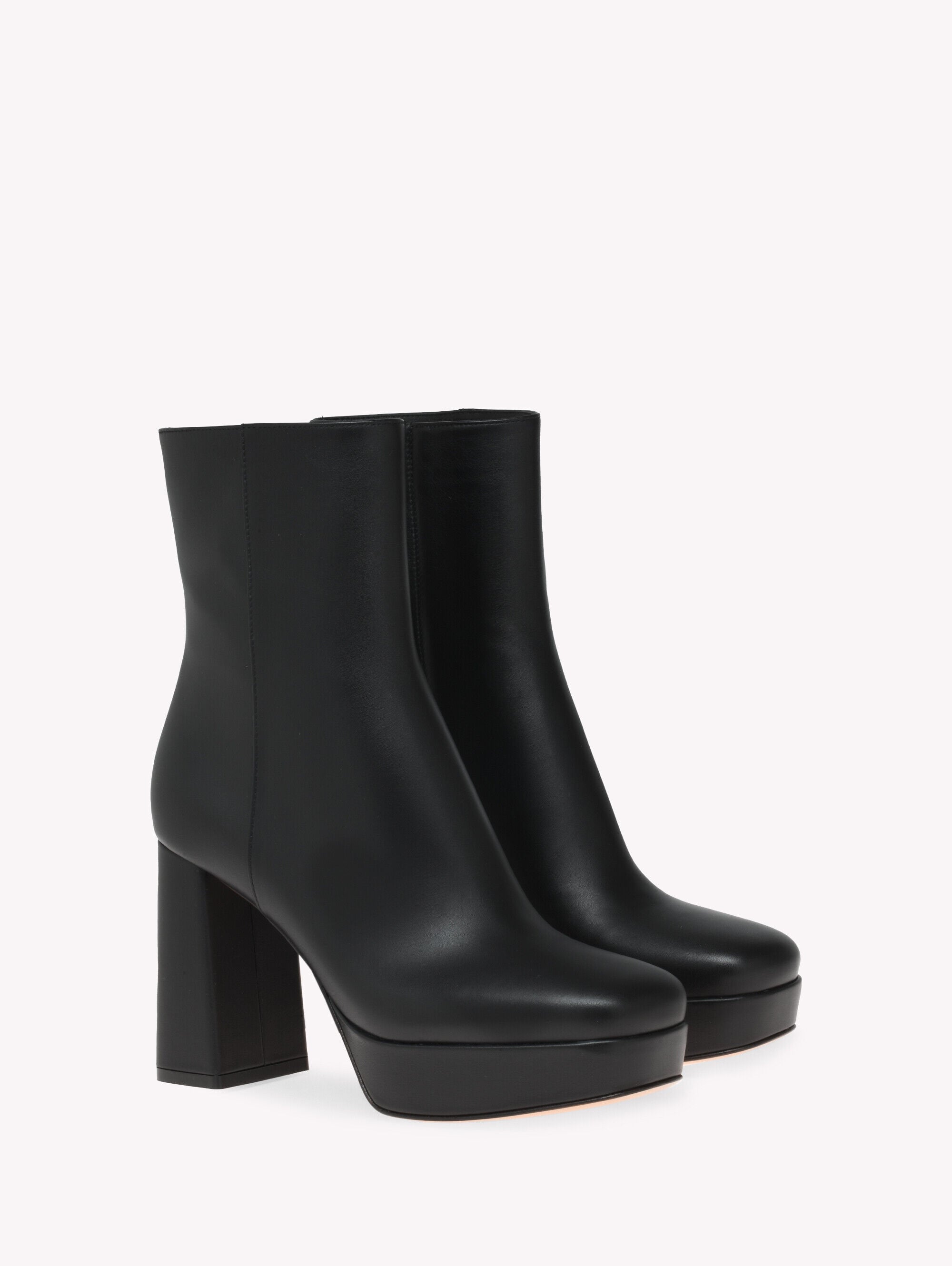ハンドメイドのイタリア製レディースシューズ | Gianvito Rossi