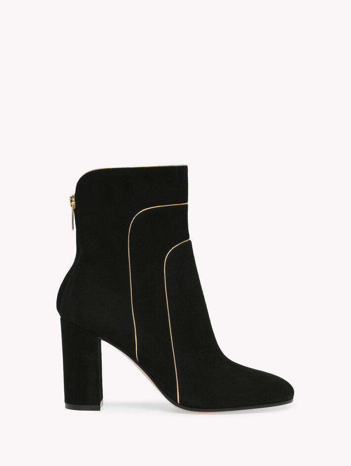 JULIETTE BOOTIE